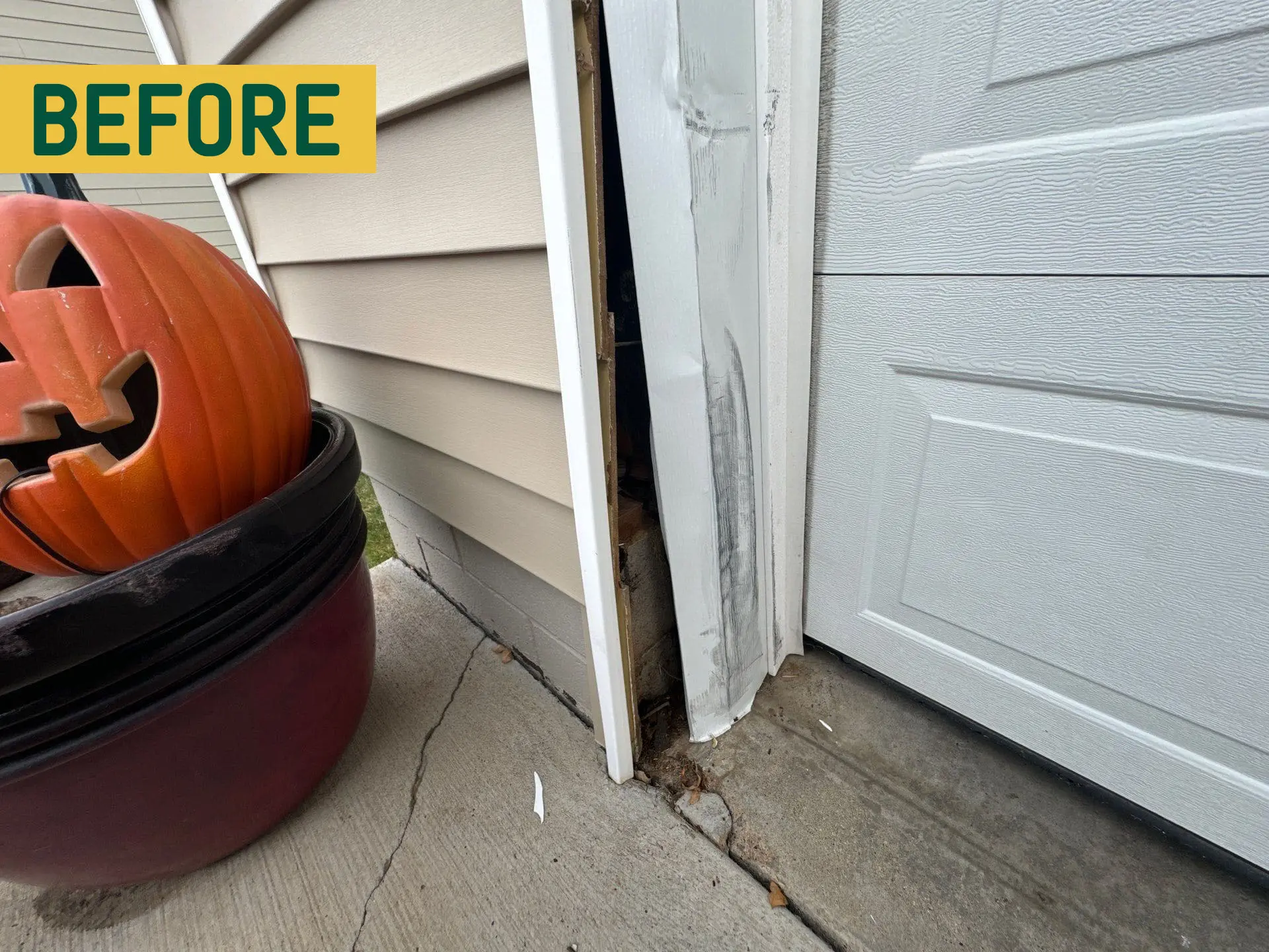 Garage-Door-Repair by Superior Siding-before-photo