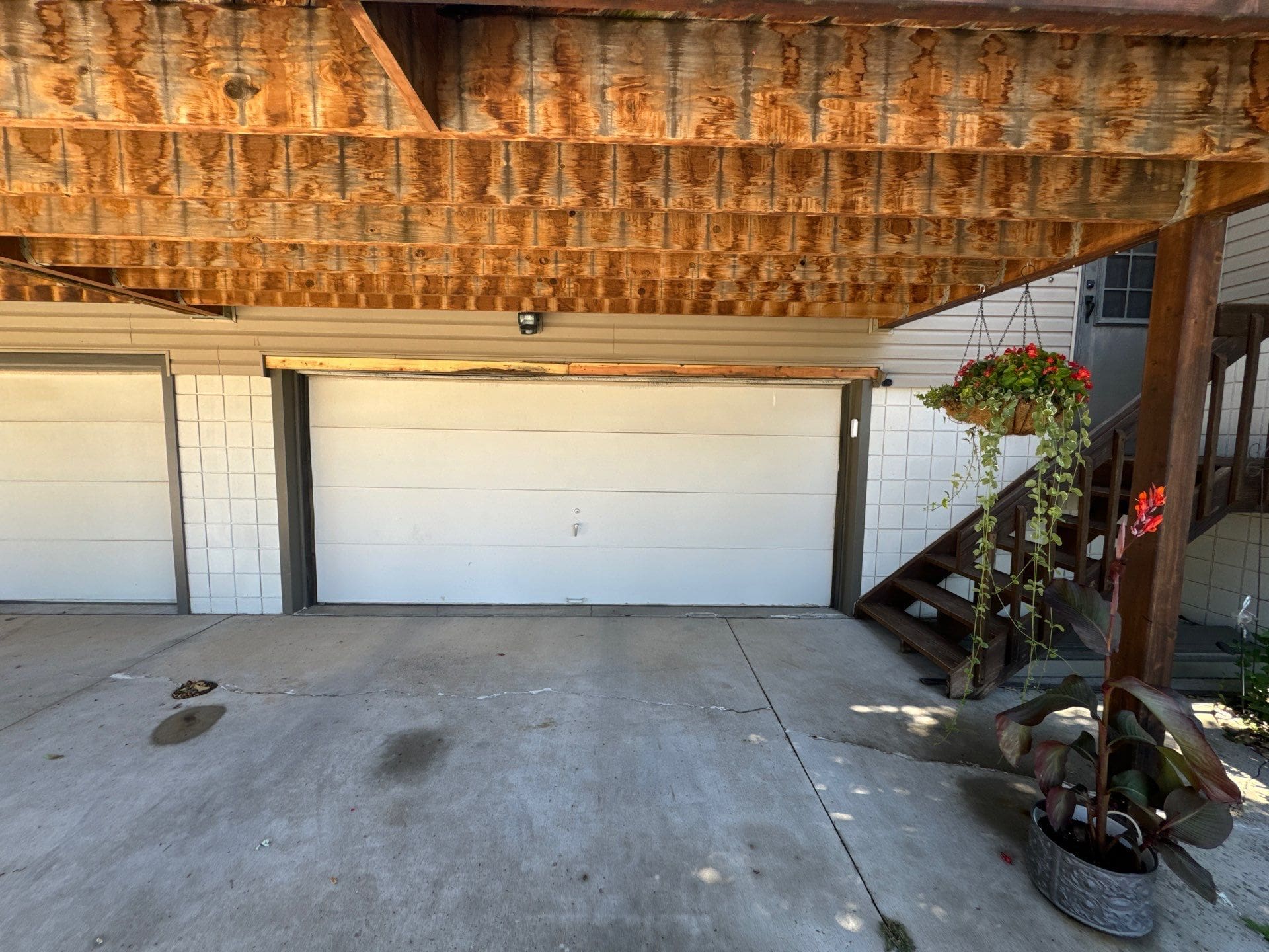 Garage door with missing wraps